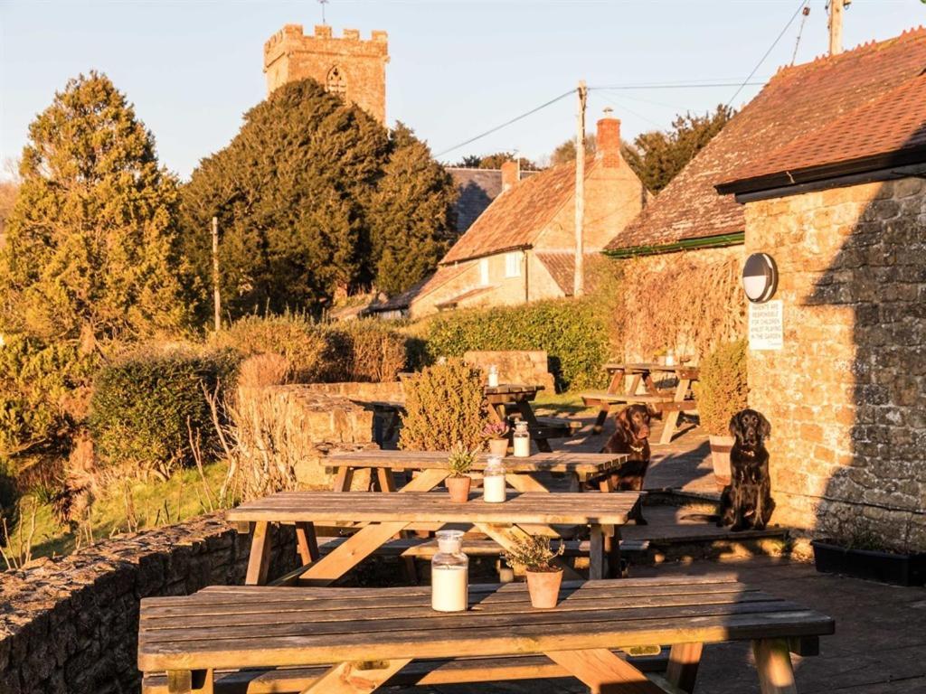 The Three Horseshoes Inn Bridport Exterior foto